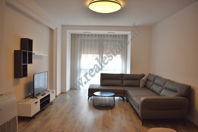 Apartament 3+1 me qira ne rrugen Kongresi i Lushnjes, shume prane kryqezimit te 21 Dhjetorit ne Tira